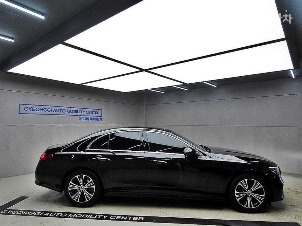 Mercedes-Benz - E-Class | E200 Avantgarde 2