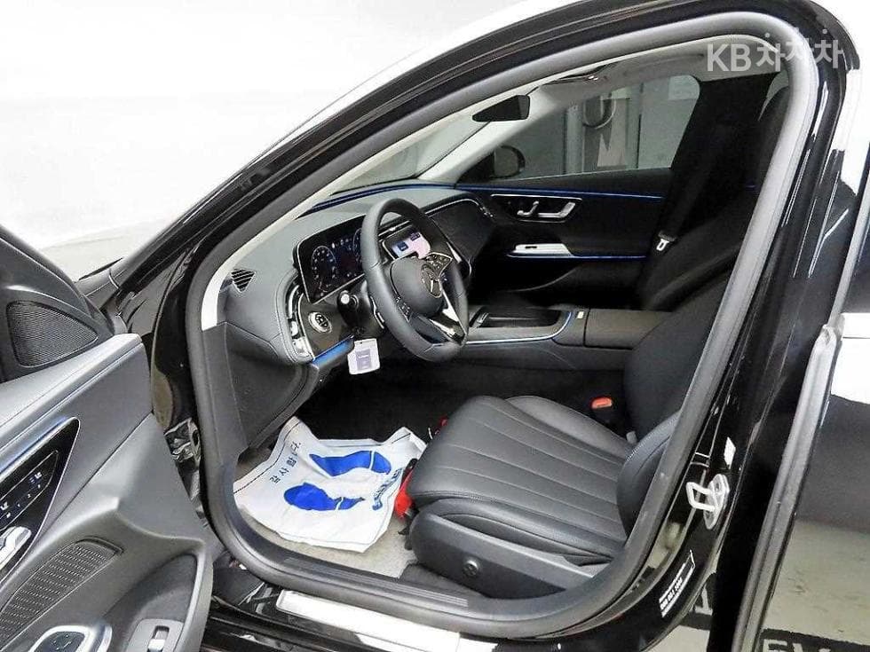 Mercedes-Benz - E-Class | E200 Avantgarde 5