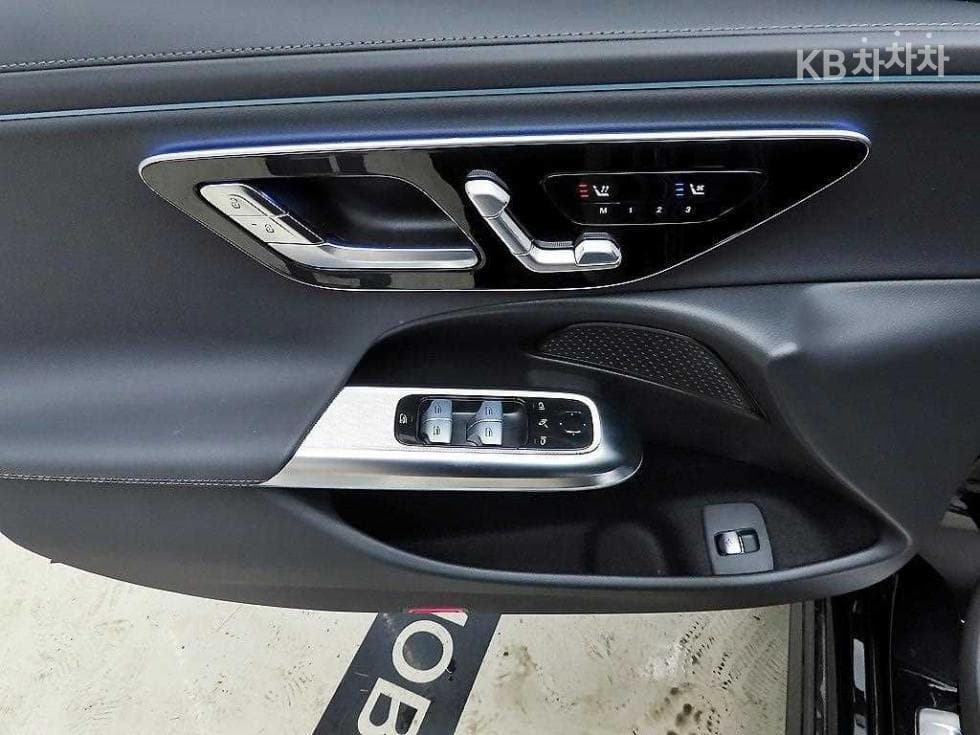 Mercedes-Benz - E-Class | E200 Avantgarde 11