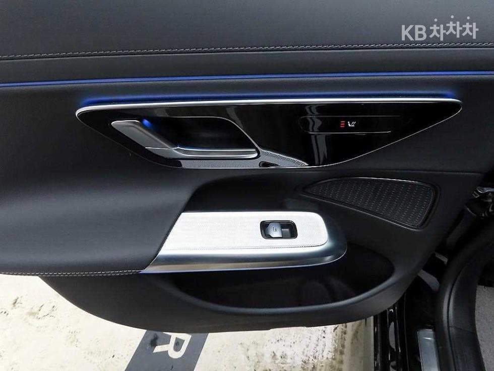 Mercedes-Benz - E-Class | E200 Avantgarde 12