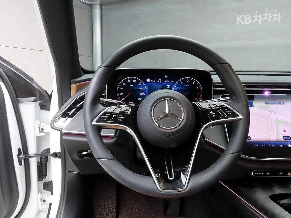 Mercedes-Benz - E-Class | E200 Avantgarde 9
