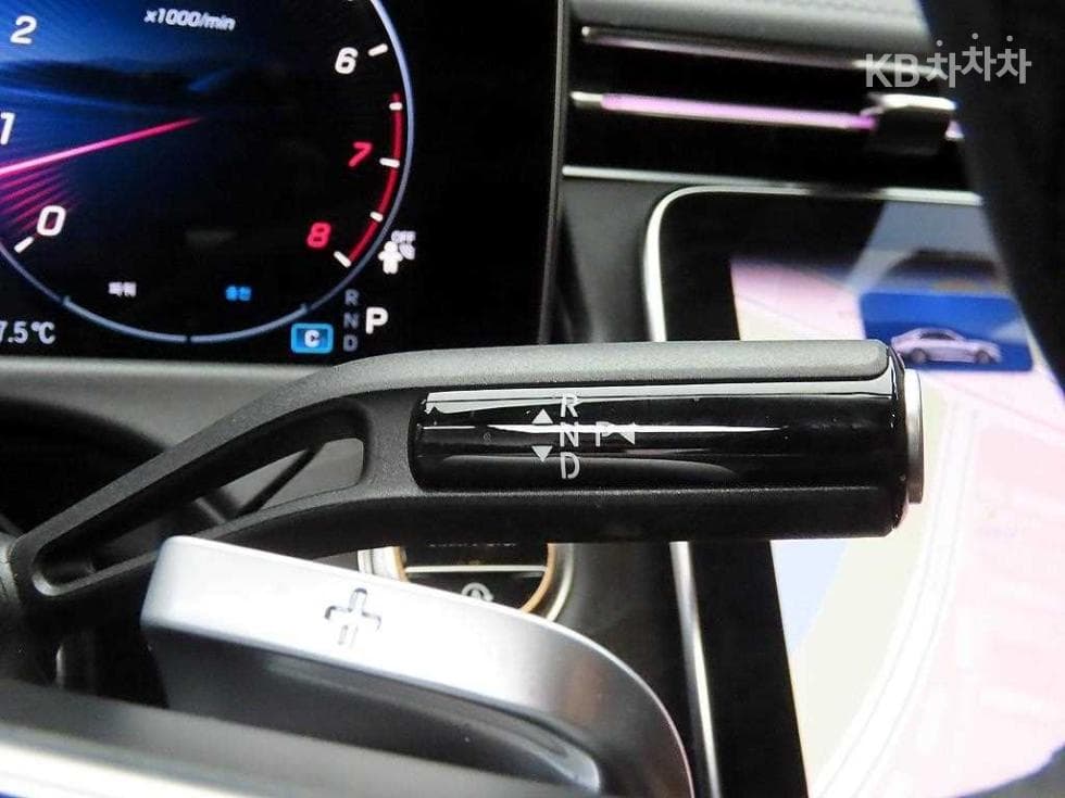 Mercedes-Benz - E-Class | E200 Avantgarde 10