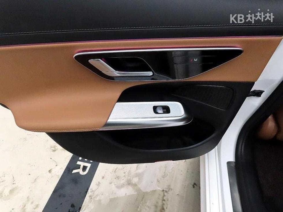 Mercedes-Benz - E-Class | E200 Avantgarde 12