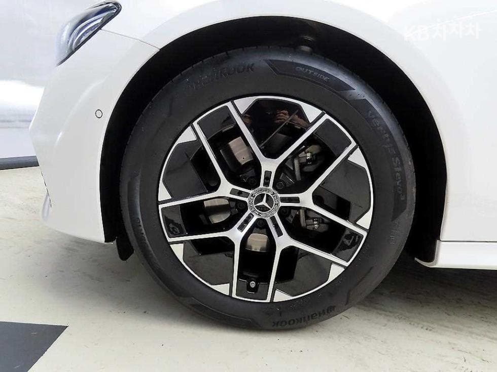 Mercedes-Benz - E-Class | E200 Avantgarde 20
