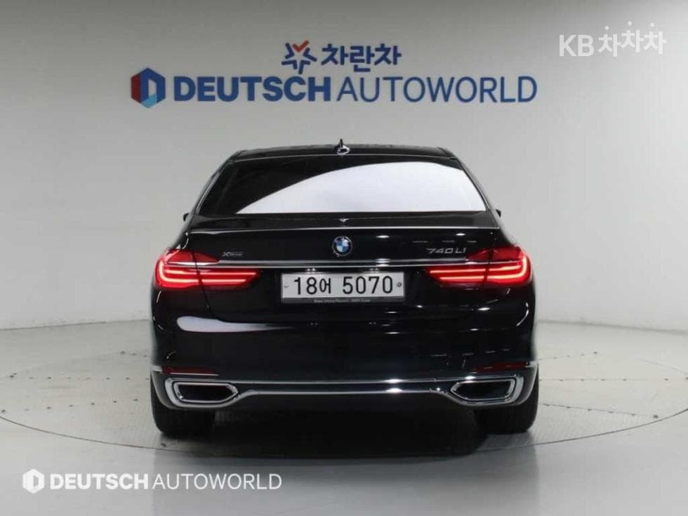 BMW - 7-Series | 740Li xDrive Base 4