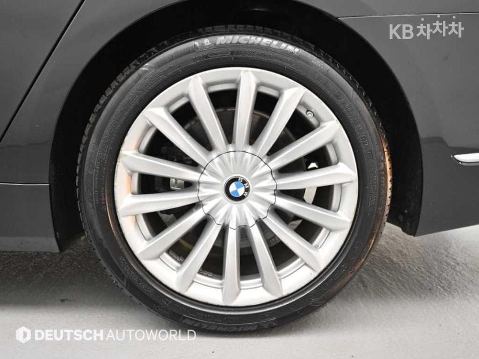 BMW - 7-Series | 740Li xDrive Base 5