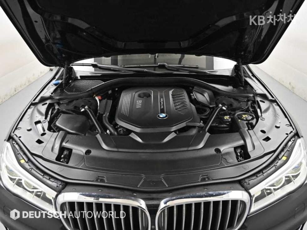 BMW - 7-Series | 740Li xDrive Base 6