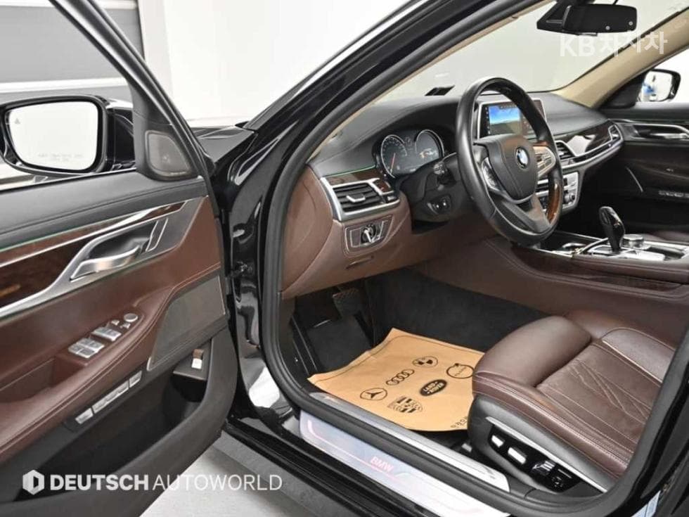 BMW - 7-Series | 740Li xDrive Base 11