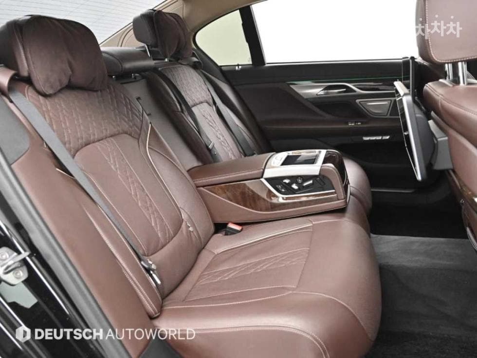 BMW - 7-Series | 740Li xDrive Base 12