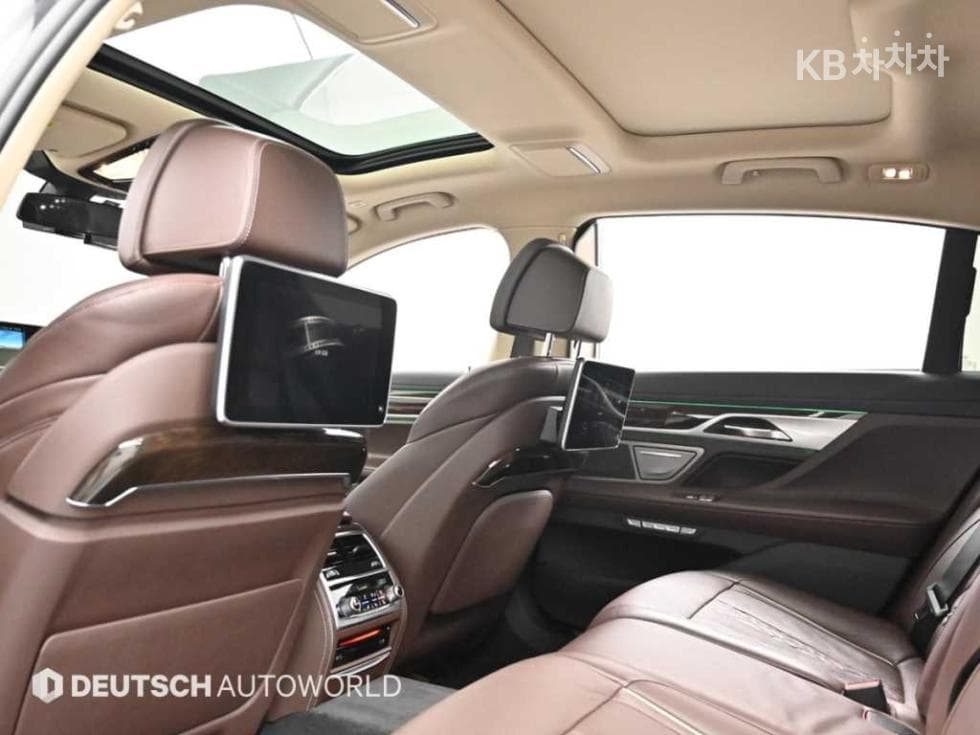 BMW - 7-Series | 740Li xDrive Base 18
