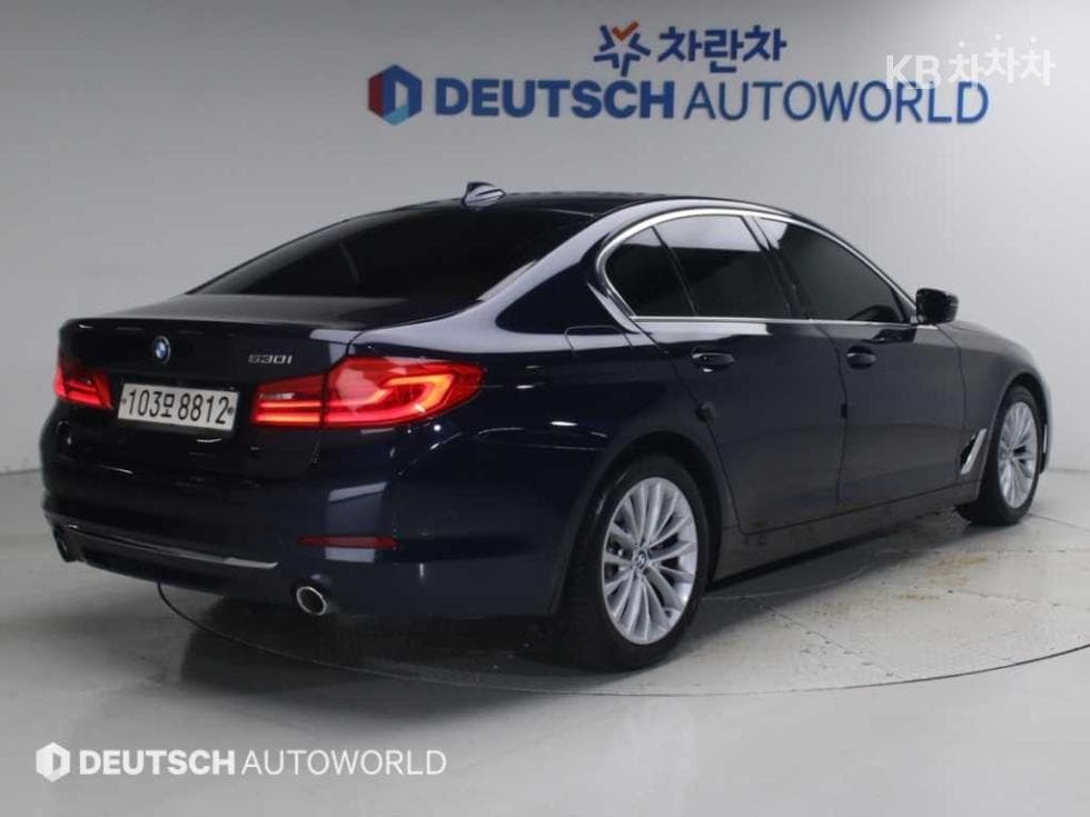 BMW - 5-Series | All New 530 Luxury Plus 2