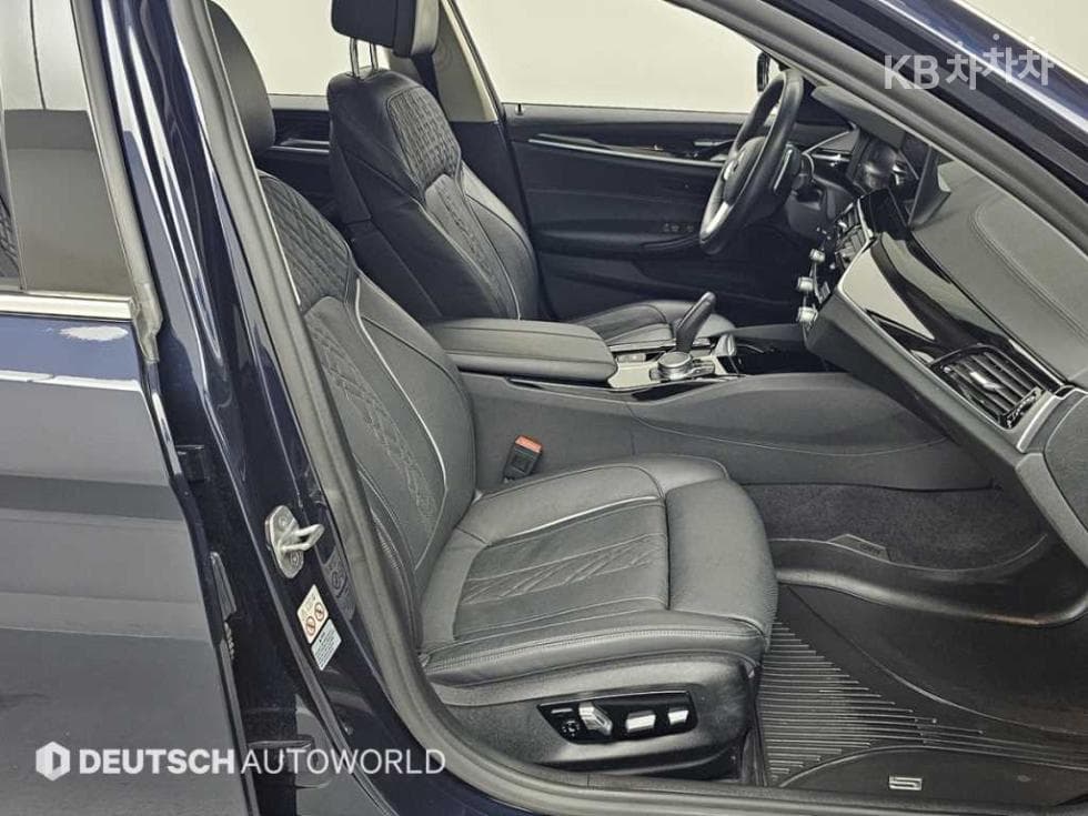 BMW - 5-Series | All New 530 Luxury Plus 9