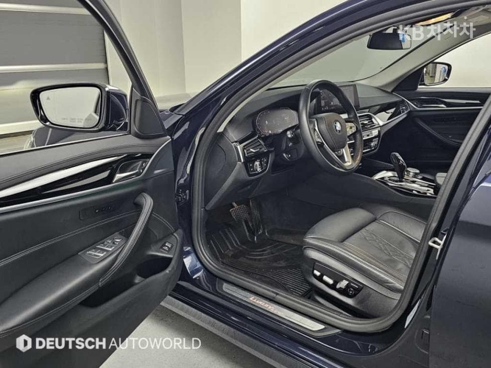 BMW - 5-Series | All New 530 Luxury Plus 10