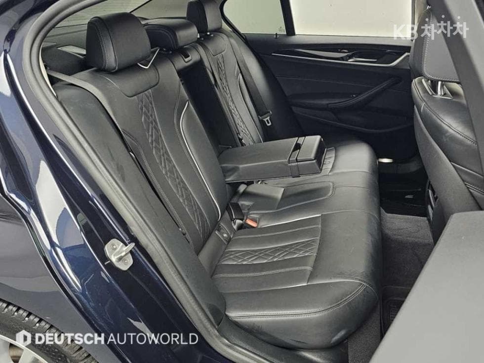 BMW - 5-Series | All New 530 Luxury Plus 11
