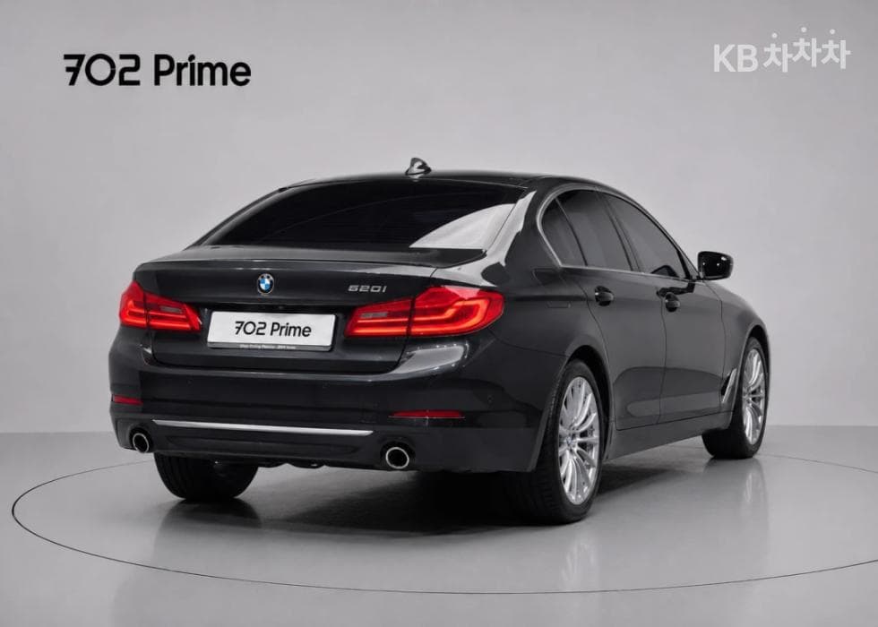 BMW - 5-Series | All New 520 Luxury 2