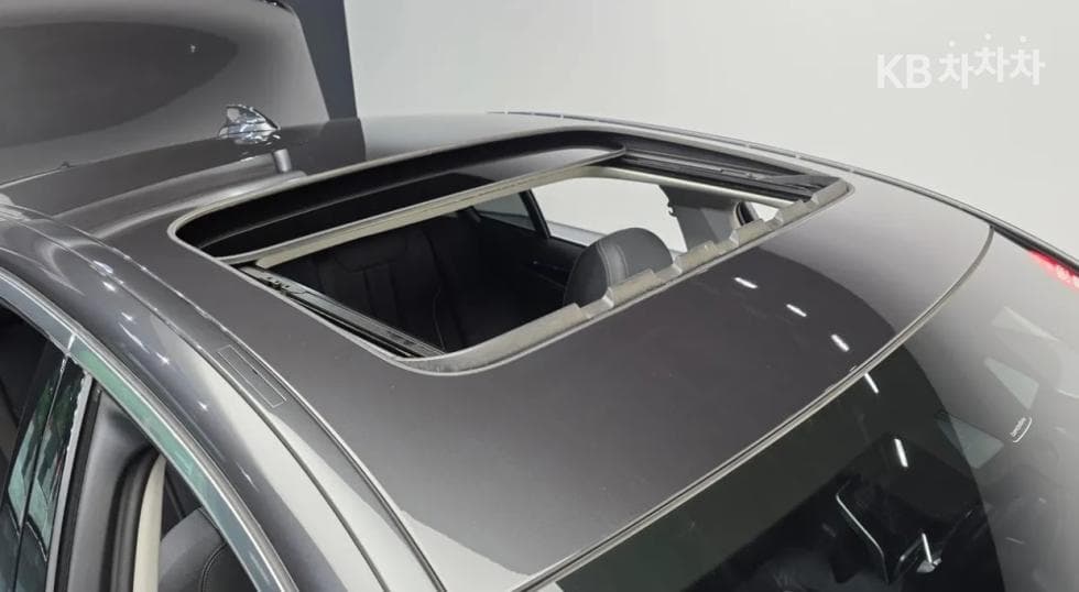 BMW - 5-Series | All New 520 Luxury 13