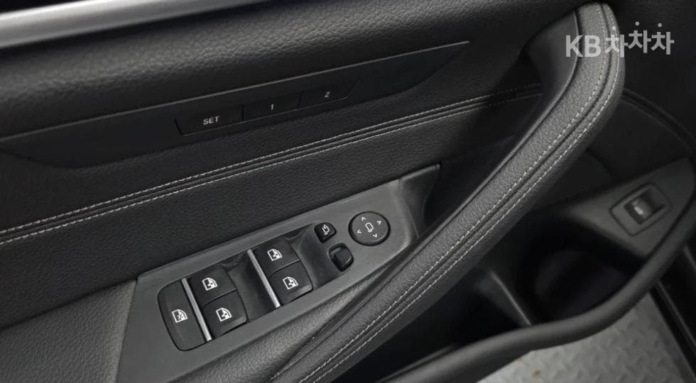 BMW - 5-Series | All New 520 Luxury 15