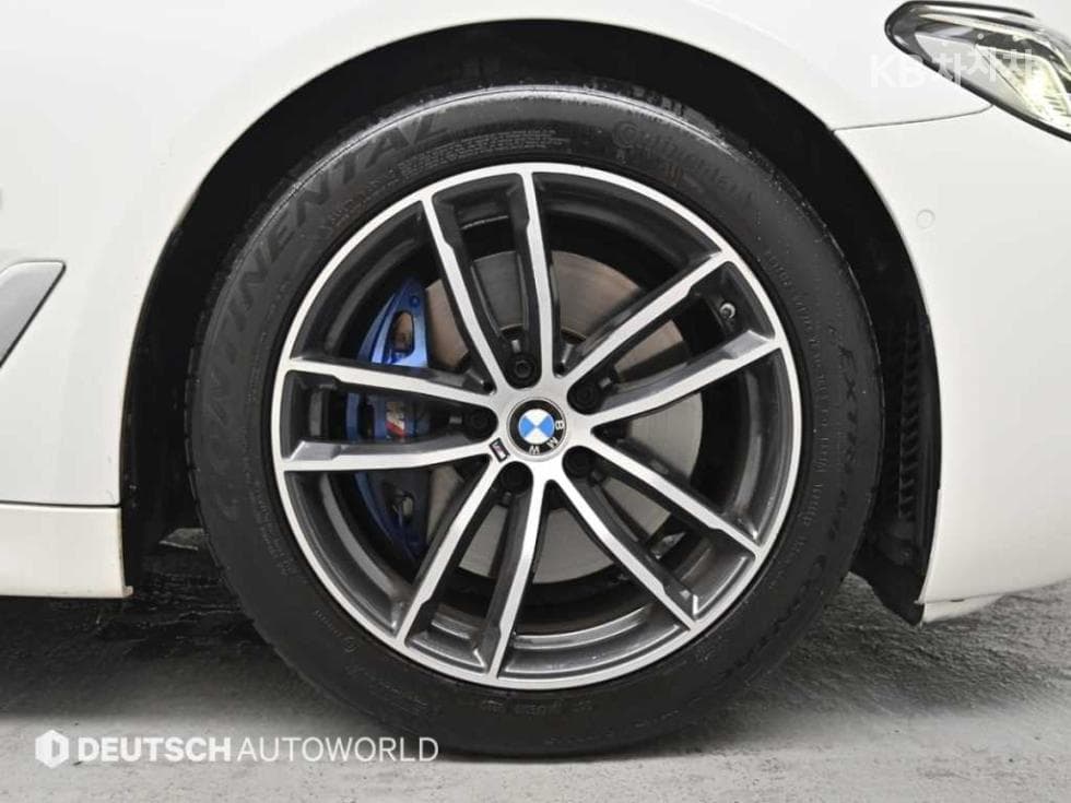 بي إم دبليو - 5-Series | All New 520 M Sport 5