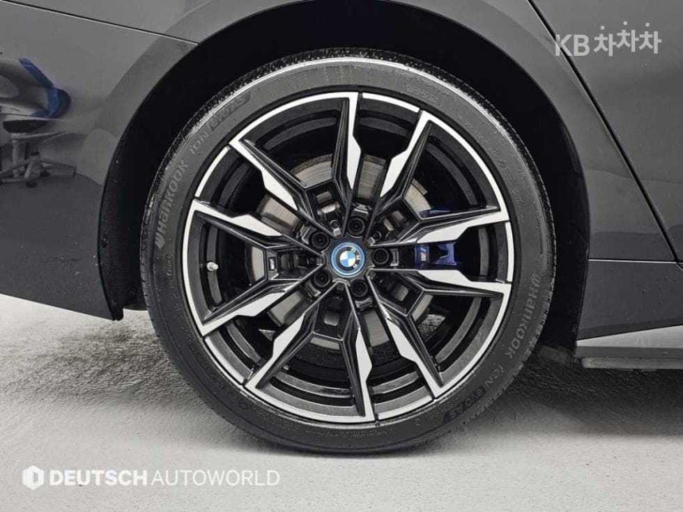 BMW - i4 | M50 Pro 5