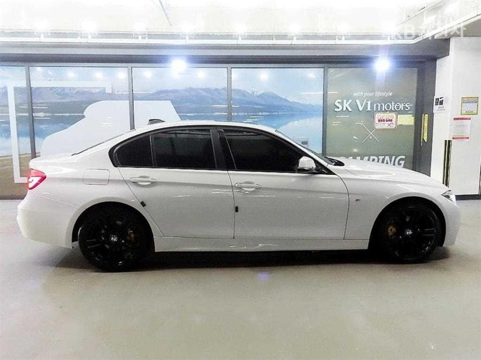 BMW - 3-Series | New 328 M Sport 3