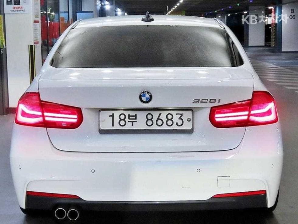 BMW - 3-Series | New 328 M Sport 5