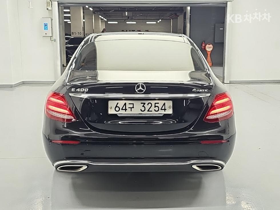Mercedes-Benz - E-Class | E400 4MATIC Exclusive 3