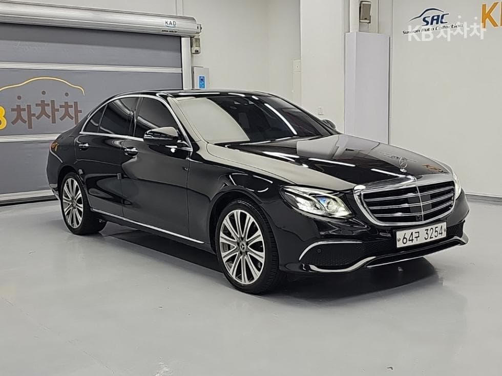 Mercedes-Benz - E-Class | E400 4MATIC Exclusive 4
