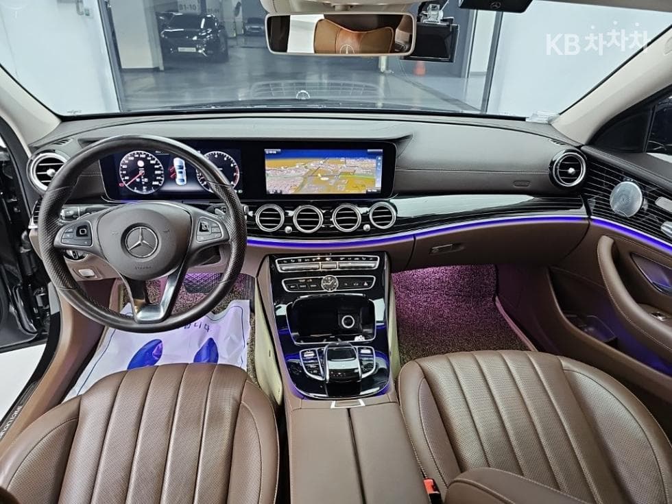 Mercedes-Benz - E-Class | E400 4MATIC Exclusive 7