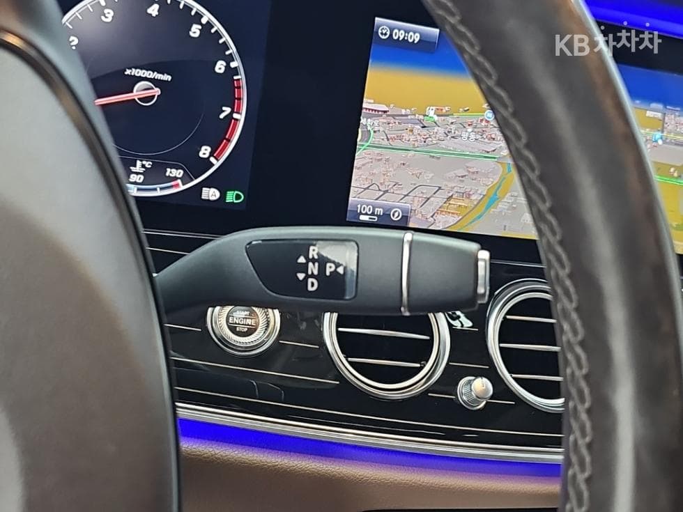 Mercedes-Benz - E-Class | E400 4MATIC Exclusive 8