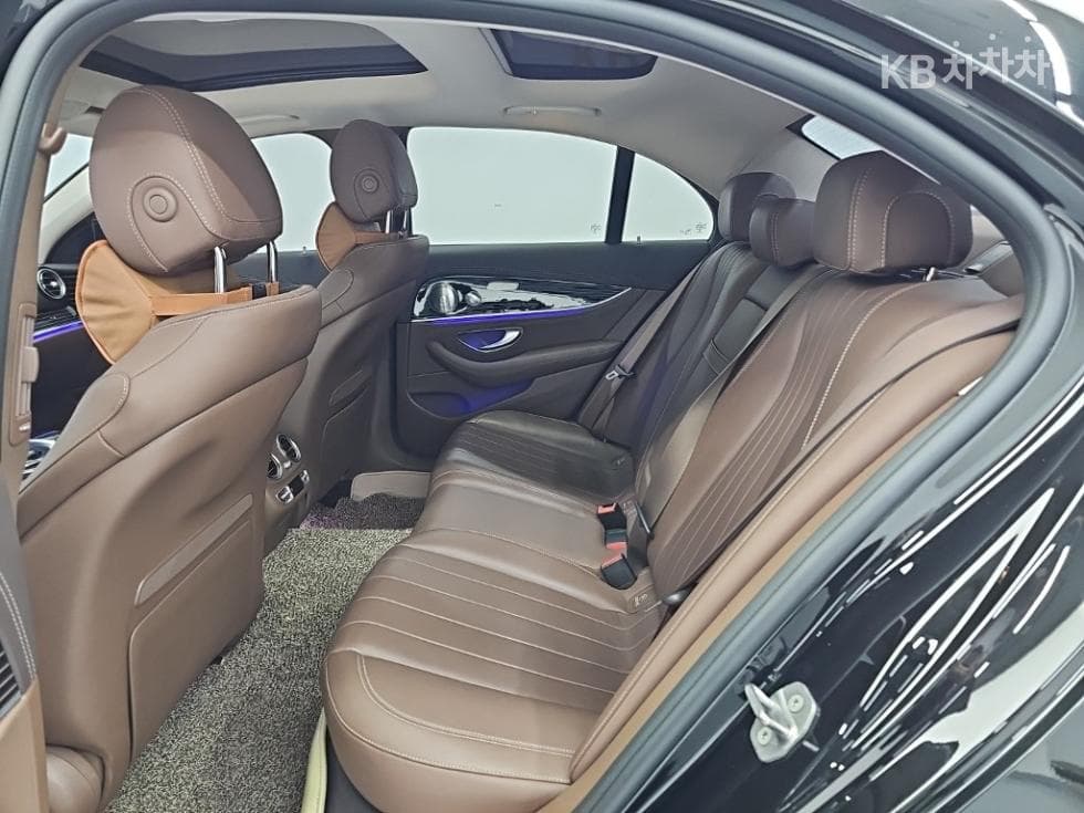 Mercedes-Benz - E-Class | E400 4MATIC Exclusive 12