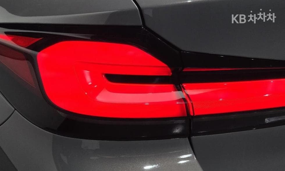 BMW - 5-Series | All New 530 M Sport 8