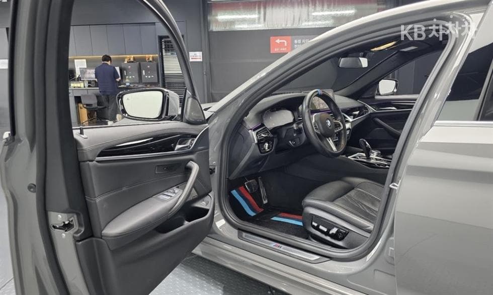 BMW - 5-Series | All New 530 M Sport 12