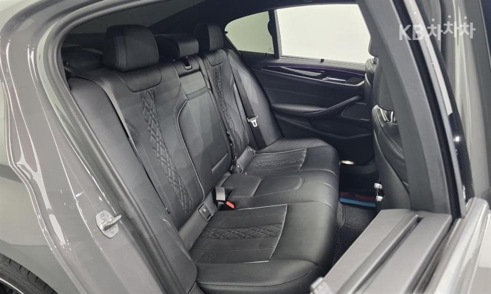BMW - 5-Series | All New 530 M Sport 14