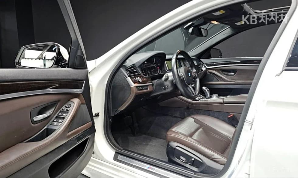 BMW - 5-Series | New 528 xDrive M Dynamic F10 10