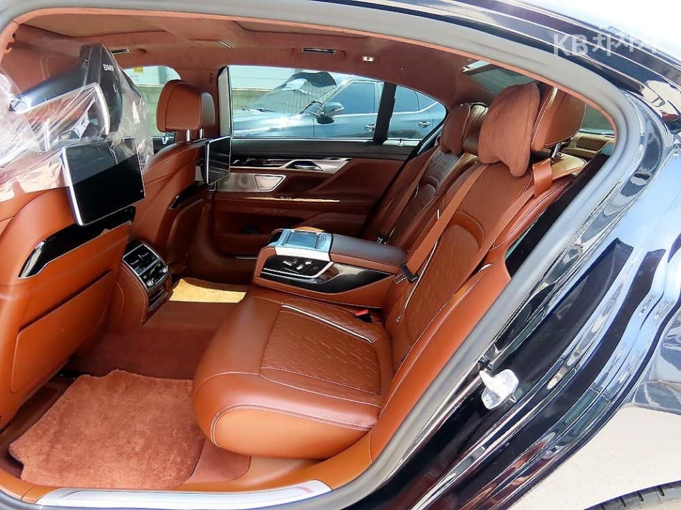 بي إم دبليو - 7-Series | M760Li xDrive Base 6