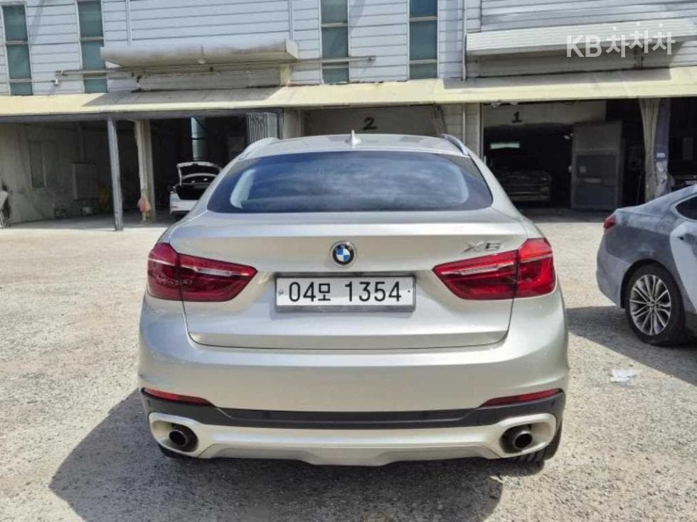 BMW - X6 | xDrive 30 Base 4