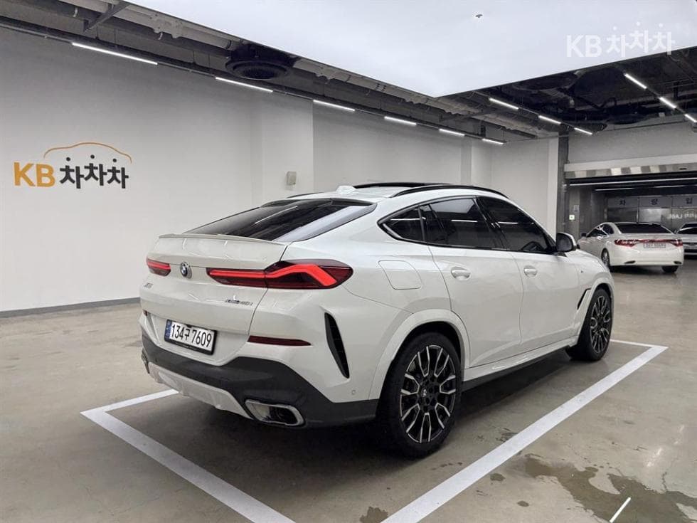 BMW - X6 | xDrive 40 M Sport Package 4