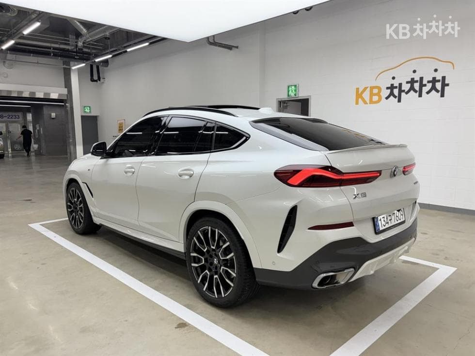 BMW - X6 | xDrive 40 M Sport Package 6