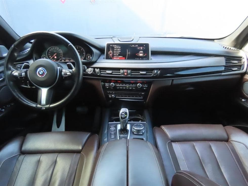 BMW - X5 | xDrive M50 8