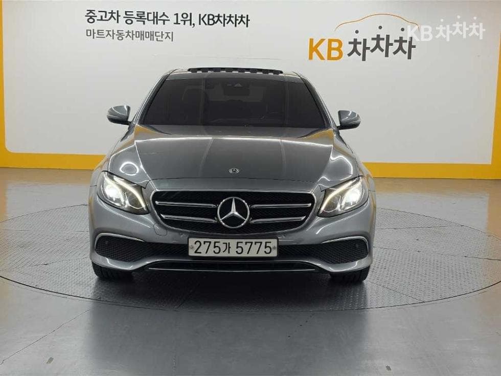 Mercedes-Benz - E-Class | E250 Avantgarde 2