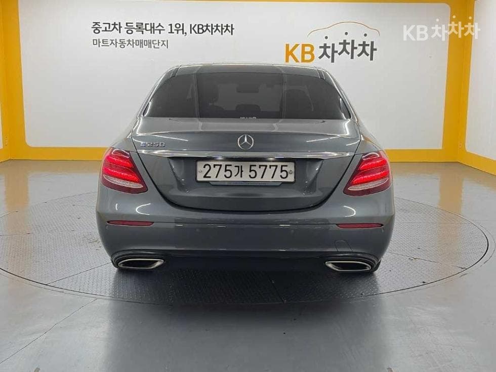 Mercedes-Benz - E-Class | E250 Avantgarde 3