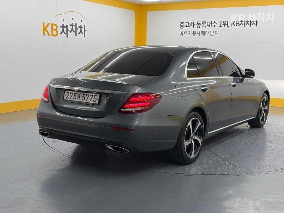 Mercedes-Benz - E-Class | E250 Avantgarde 4