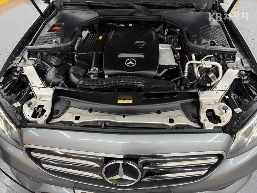 Mercedes-Benz - E-Class | E250 Avantgarde 5