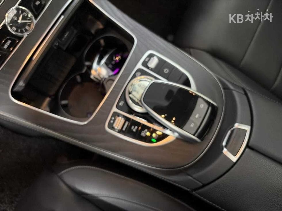 Mercedes-Benz - E-Class | E250 Avantgarde 10