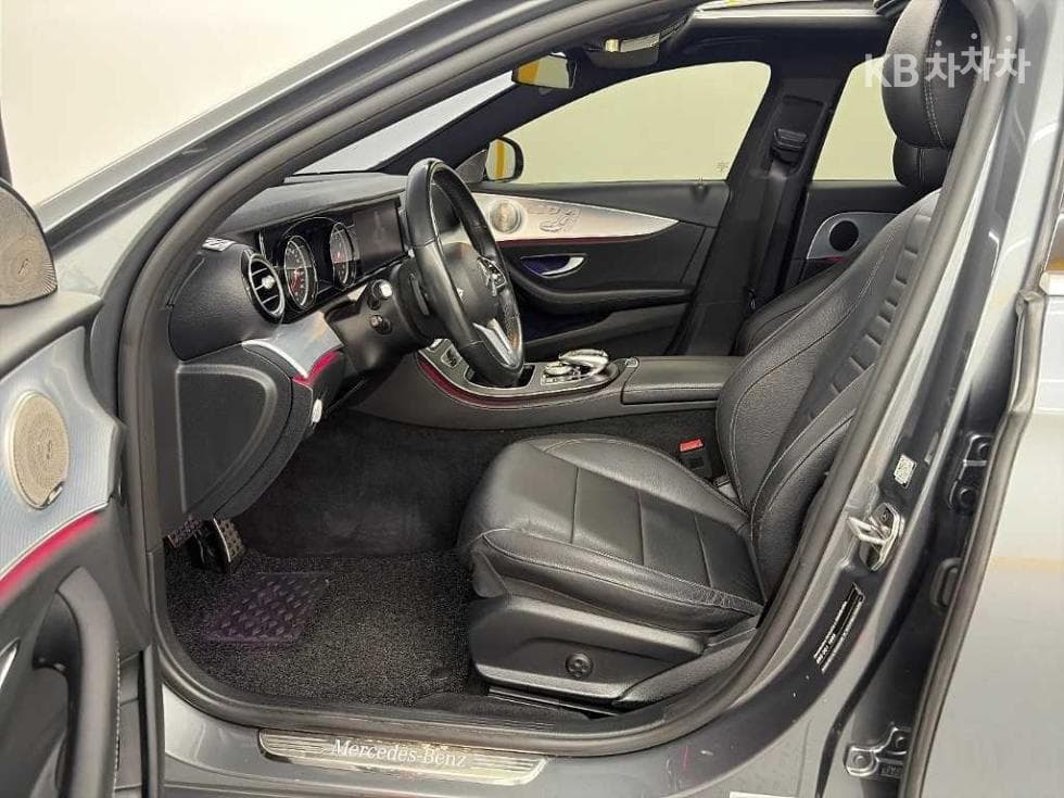 Mercedes-Benz - E-Class | E250 Avantgarde 11
