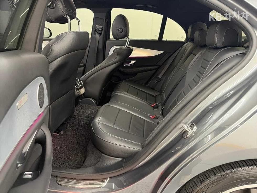 Mercedes-Benz - E-Class | E250 Avantgarde 12