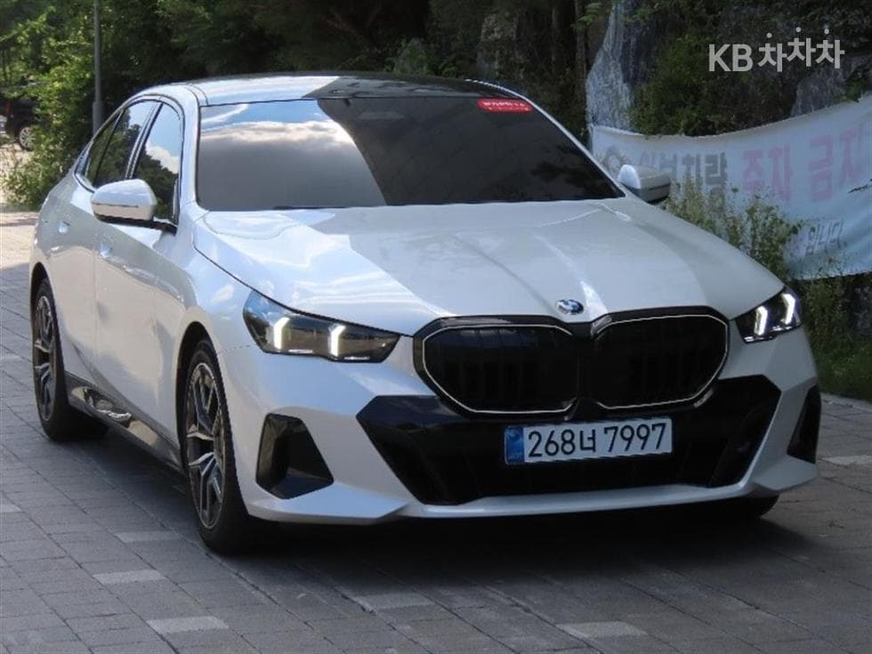 BMW - 5-Series | New 520 M Sport 2