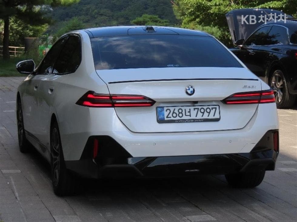 BMW - 5-Series | New 520 M Sport 4