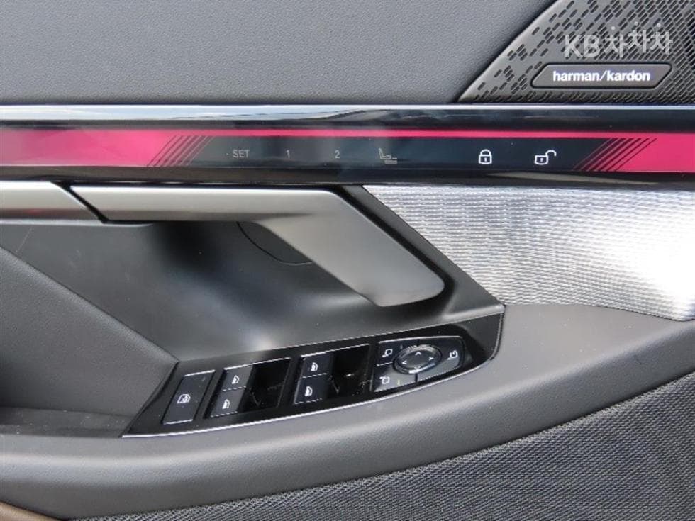BMW - 5-Series | New 520 M Sport 12