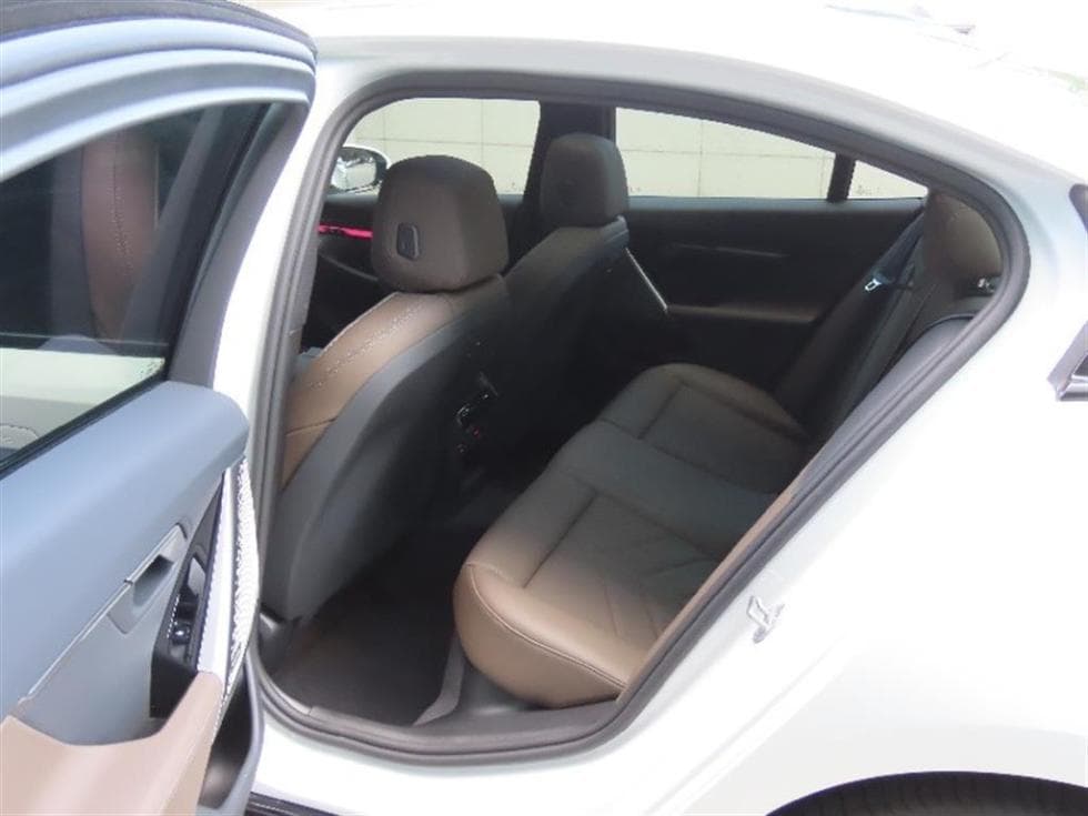 BMW - 5-Series | New 520 M Sport 14